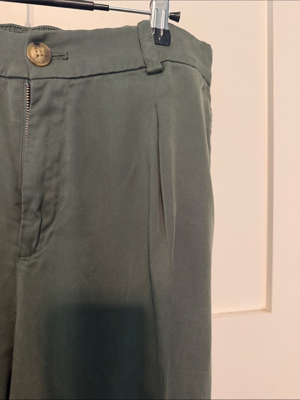 Loft Pleated Front Relaxed Pleat Olive Chino Lightweight Pants size 10 - Picture 7 of 7